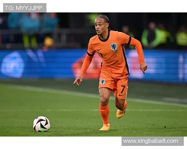 足球明星挑战百人赛场激战引发热潮全城瞩目精彩瞬间不容错过 足球明星挑战百人赛场激战引发热潮全城瞩目精彩瞬间不容错过